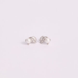 Aretes Plateados Perla Hoja Brillante Nefrah