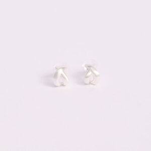 Aretes Plateados Entrelazados Satinados – Nefrah