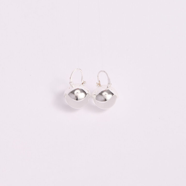 Aretes Plateados Esfera Bicolor Blanco Nefrah