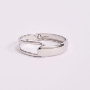 Brazalete diseño orgánico con doble línea frontal Plateado Nefrah