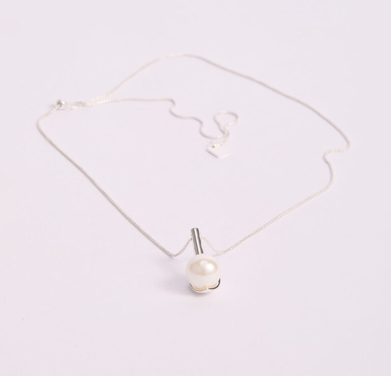 Collar Minimalista Plata con Dije de Perla Moderna