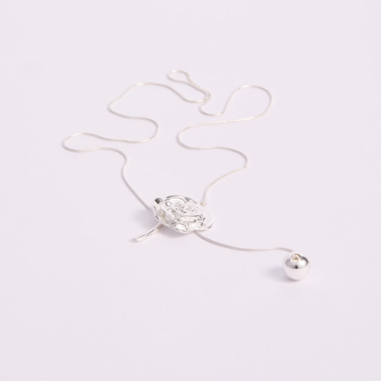 Collar Ajustable Flor Escultural Plata