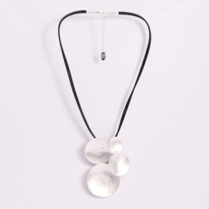 Collar Plateado de Discos Texturizados