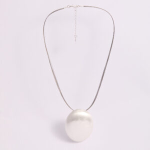 Collar Plateado Esfera Satinada Escultural