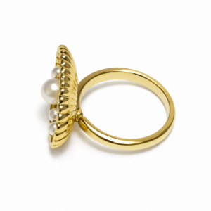 Anillo Dorado Concha Marina con Perlas